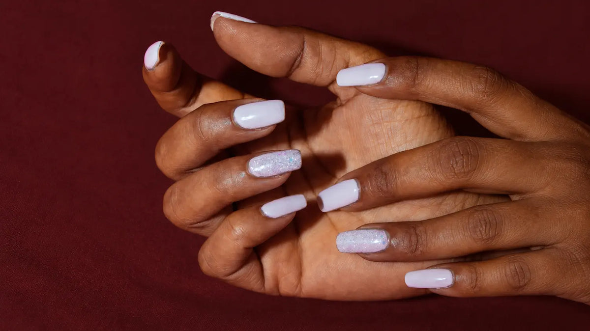Colores de uñas para morenas: tonos que favorecen tu piel