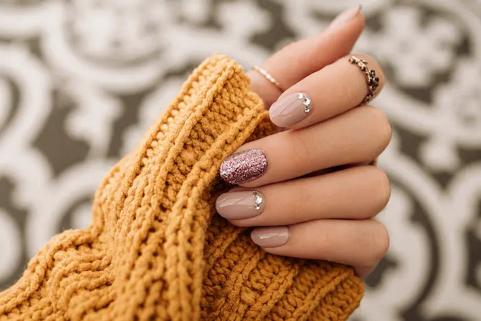 Manicure con brillos: 6 ideas para realzar cada look