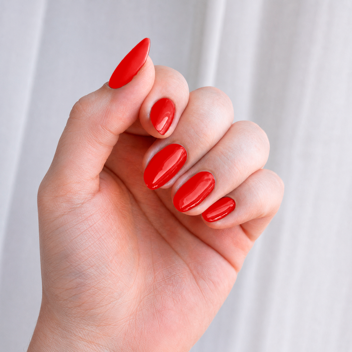 Manicure con esmalte rojo Lady Red