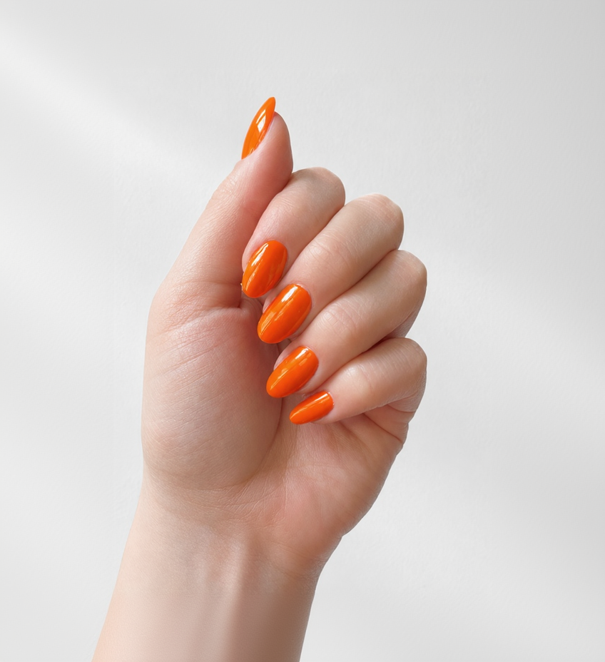 Manicure con esmalte naranja Spritz