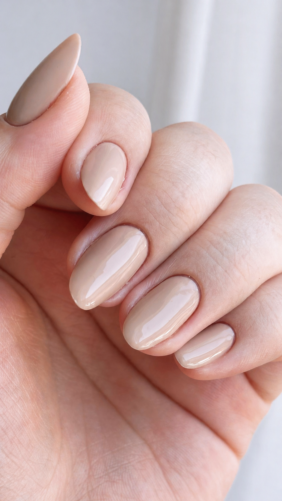 Manicure marfil con esmalte semipermanente Peel Off Dolce Marfil ELIZZEÈ
